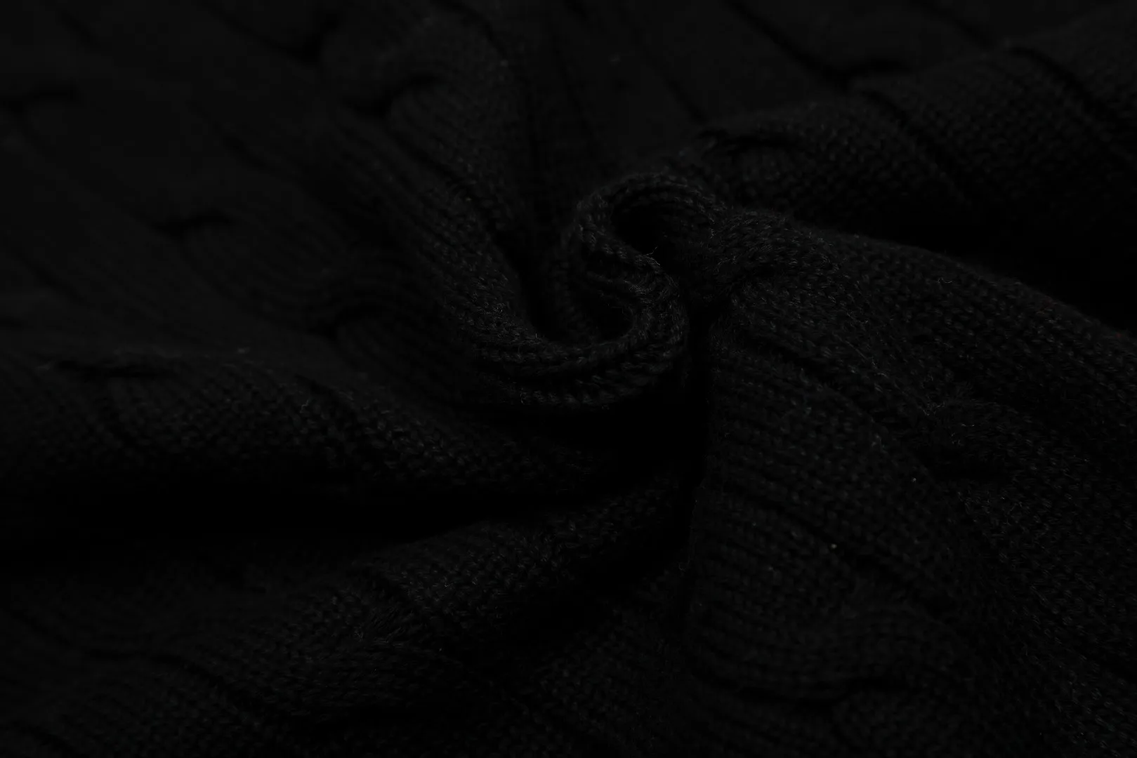🅿️170 "Top quality" Style number: DS052# (not off the shelves all year round) [Ralph Lauren men's round neck solid color pony embroidered logo knitted short sleeves] ✅Ralph Lauren classic basic versatile men's knitted short sleeves for all seasons ✅Main supply platform live broadcast Wholesale entities Replenish when out of stock Not off the shelves ✅ZP quality 1:1 version Scan the code to enter the GF website Counter quality ✅Detailed quality The only one in Guangzhou Imported high-quality cotton yarn, focusing on high-end, cost-effective, good quality needless to say ✅The version is restored to the original order, the maximum size can be worn up to 200 pounds, loose, comfortable and stress-free ✅The upper body is simple and easy to match, a must-have for men ootd. Good-looking clothes are never picky. A must-have recommendation for men's wardrobe. Size: S-XL Color: Black White Gray Khaki Navy Blue Gentleman Lake Blue